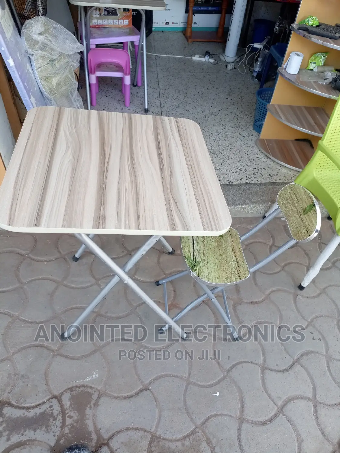 Foldable Reading Table