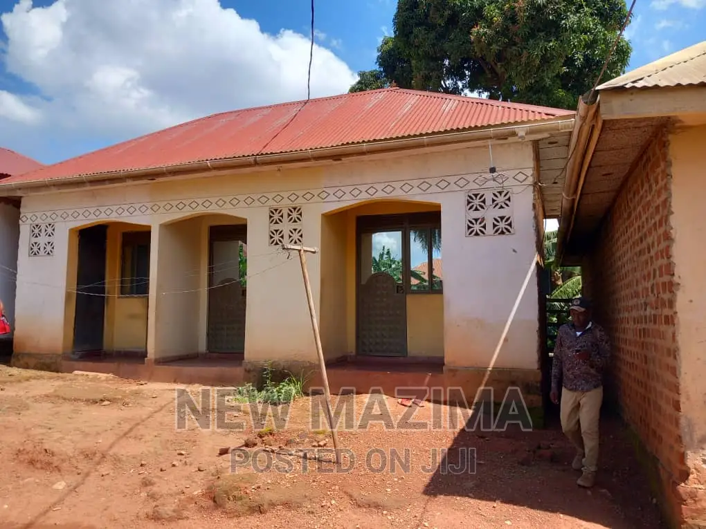3bdrm House in Bulenga Town, Central Division for sale