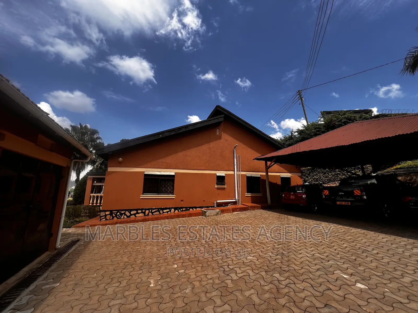 4bdrm Bungalow in Mbuya, Central Division for rent