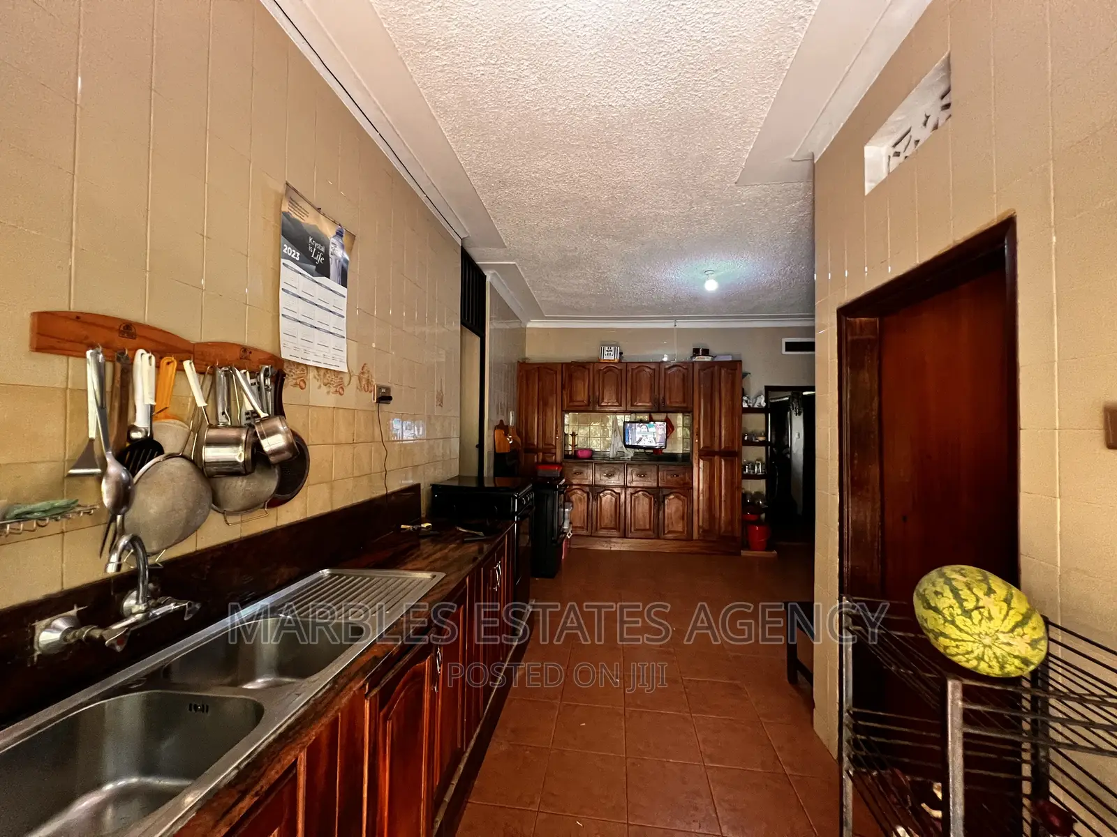 4bdrm Bungalow in Mbuya, Central Division for rent