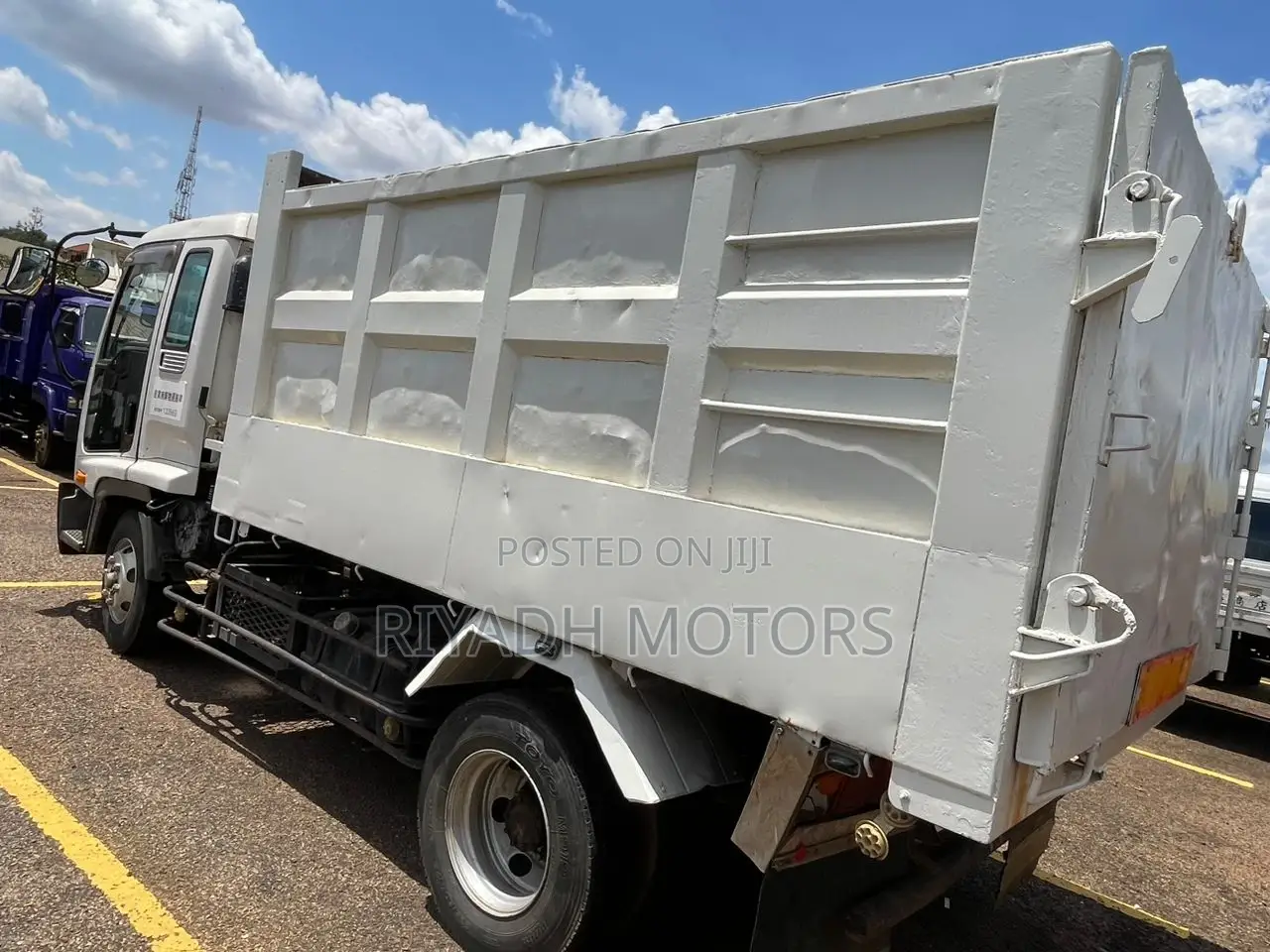 Isuzu Garbage Dumper