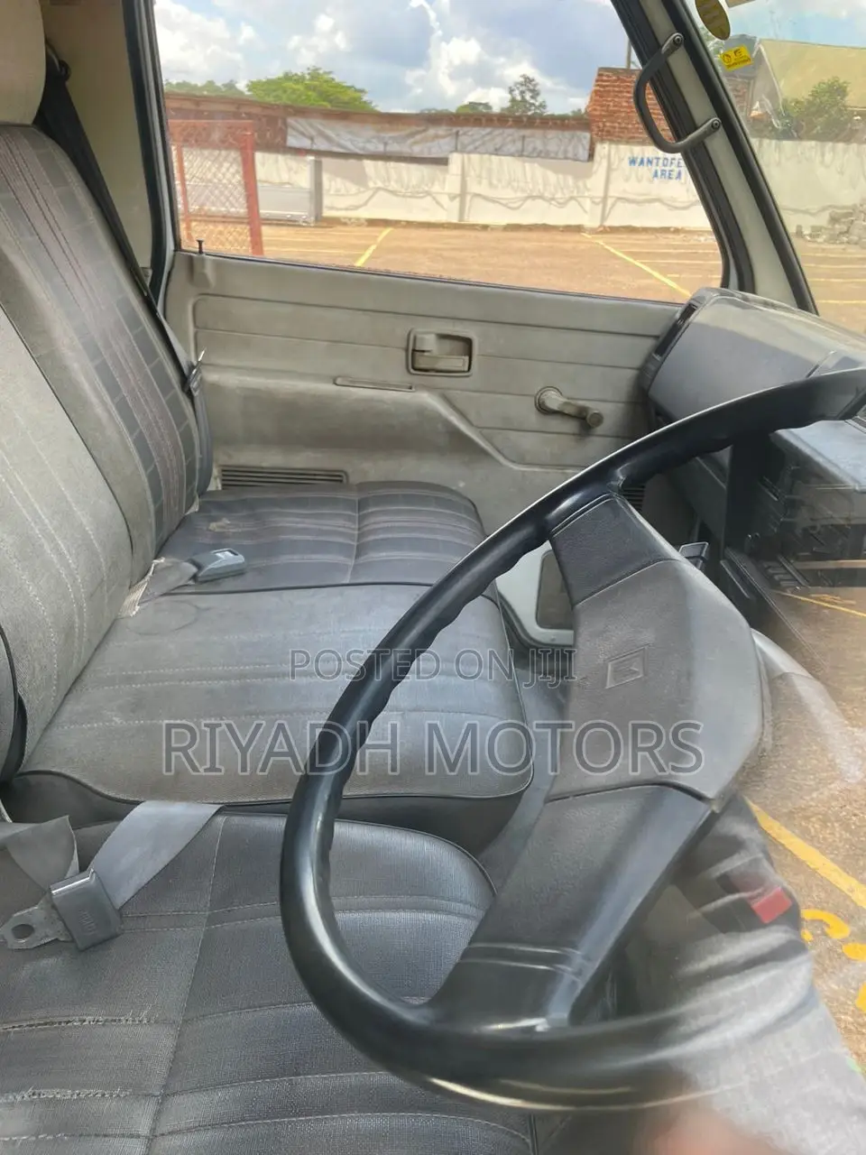 Isuzu 4BE1 Box Body