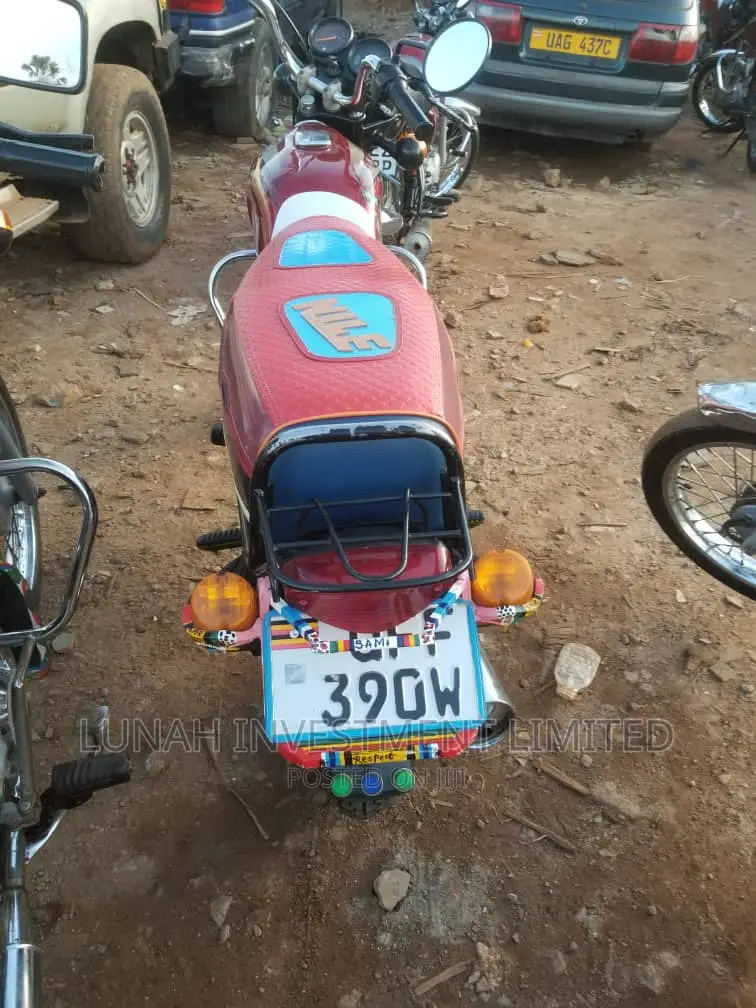Bajaj Boxer 100 2021 Red