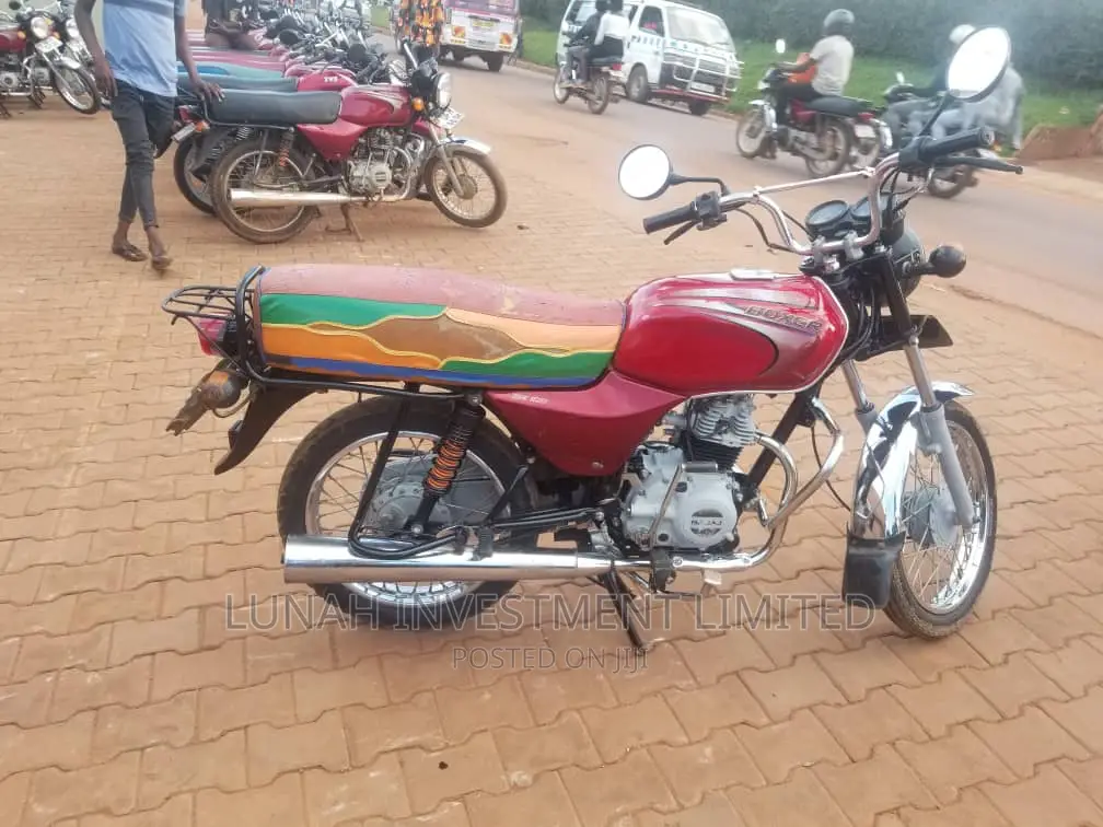 Bajaj Avenger 220 2023 Red
