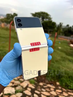 Samsung Galaxy Z Flip3 5G 128 GB Gold