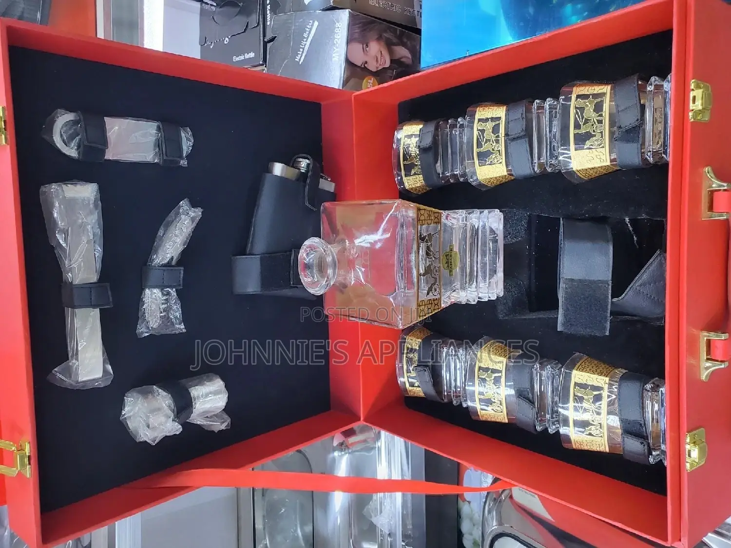 Aset Ov Decanter en Whiskey Glasses