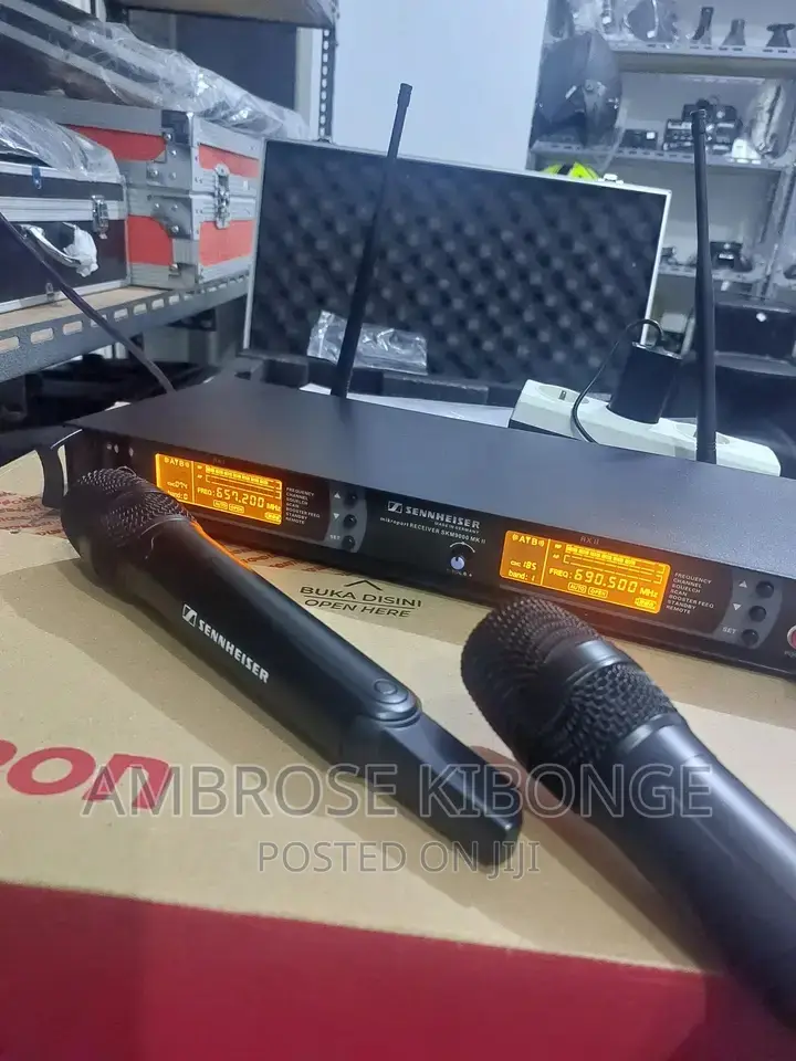SKM9000 Black Handheld Wireless Digital Microphone System