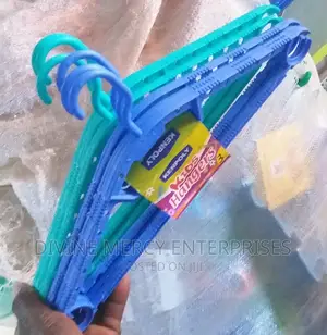Plastic Children Hangers (12pices)