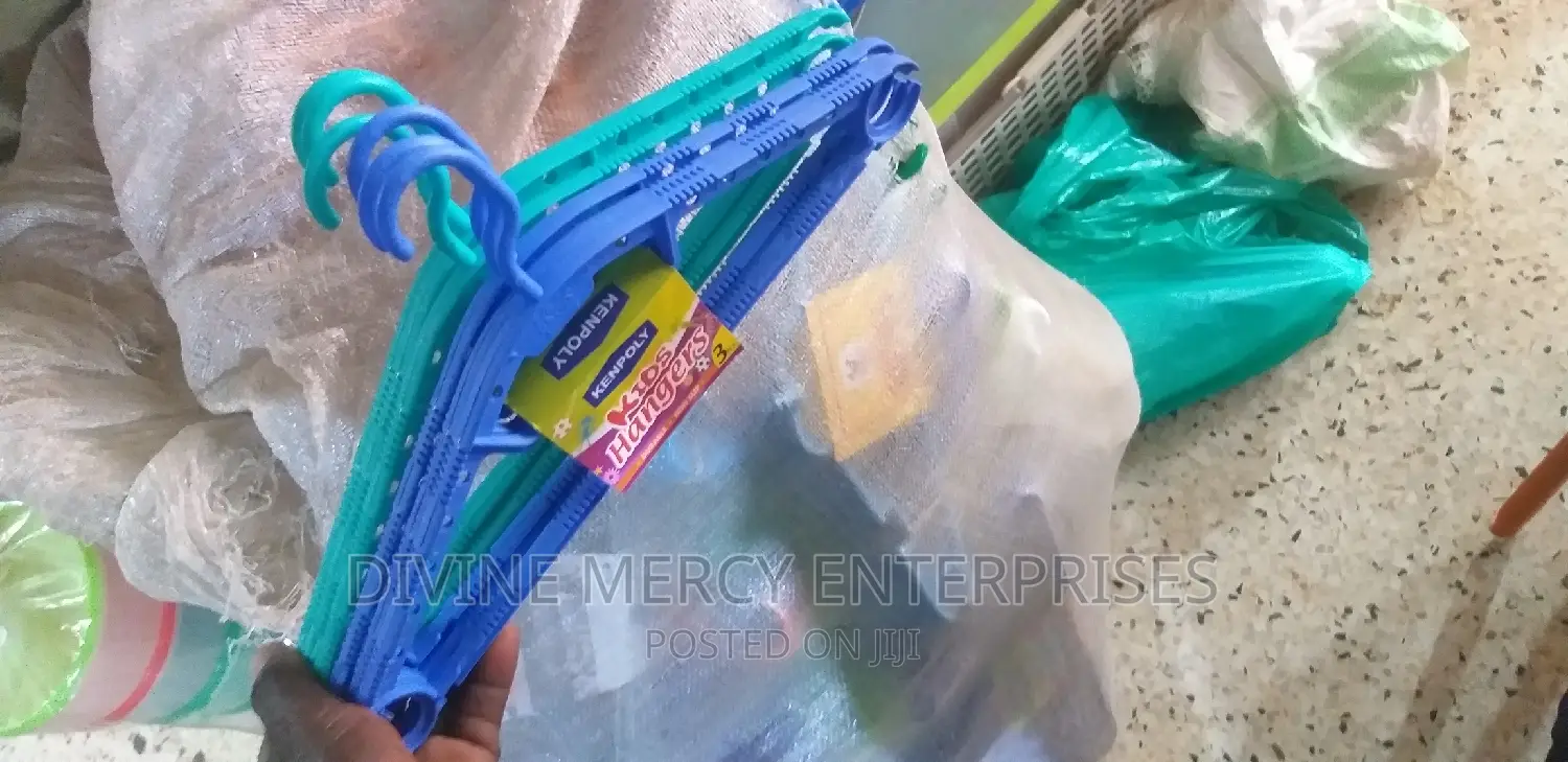 Plastic Children Hangers (12pices)