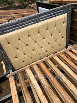 Photo - 4*6 Cream Leather Bed