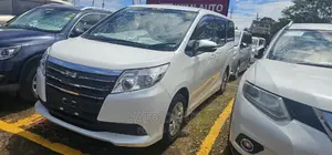 Photo - Toyota Noah 2015 White