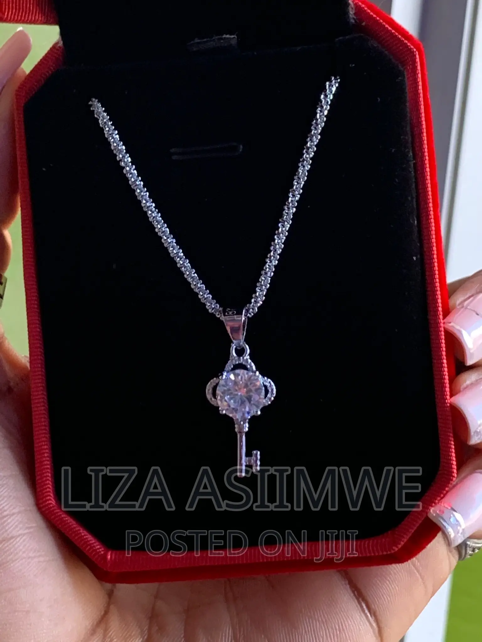 Simple Lady’S Necklaces Available