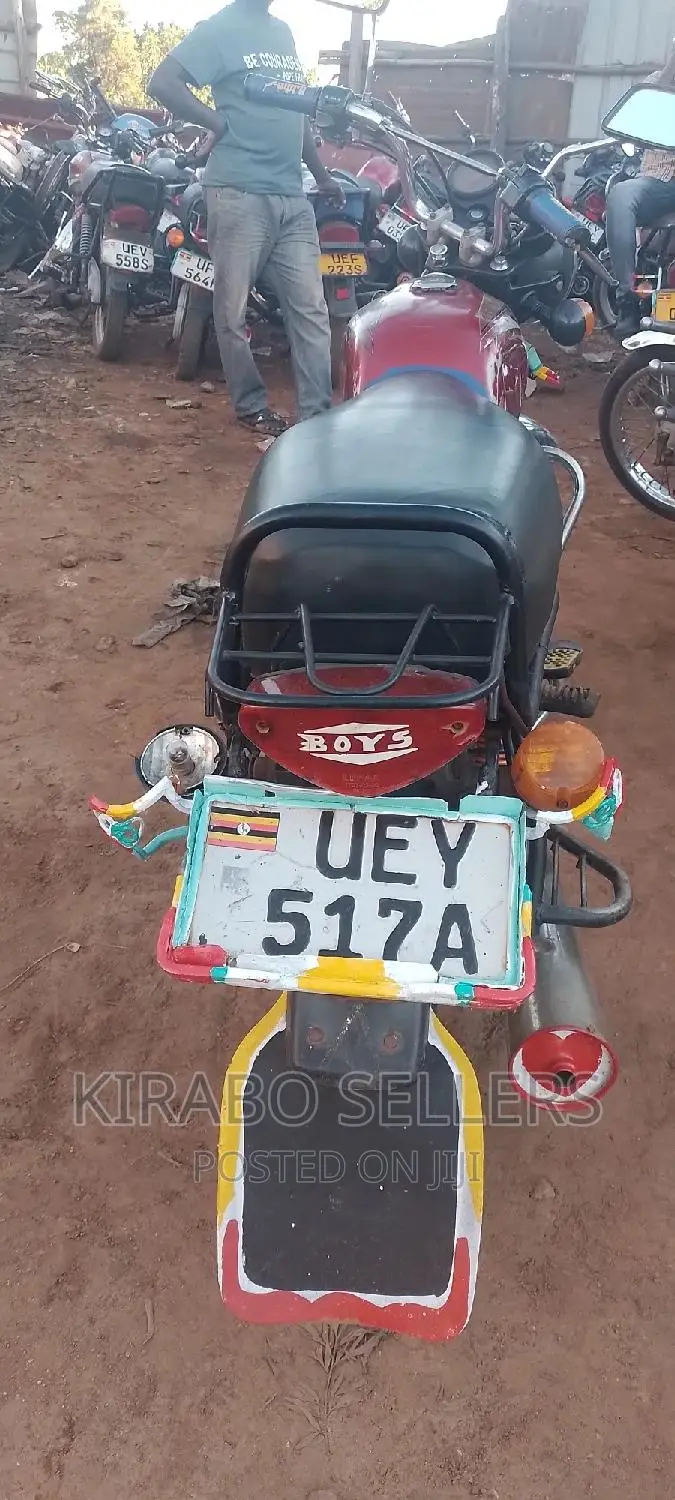 Bajaj Avenger 220 Cruise 2020 Red