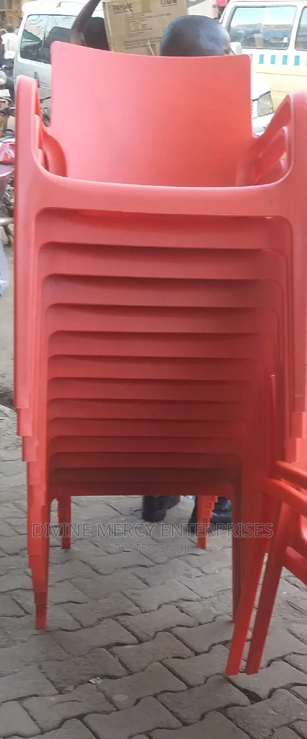 Big Size Armed Chair