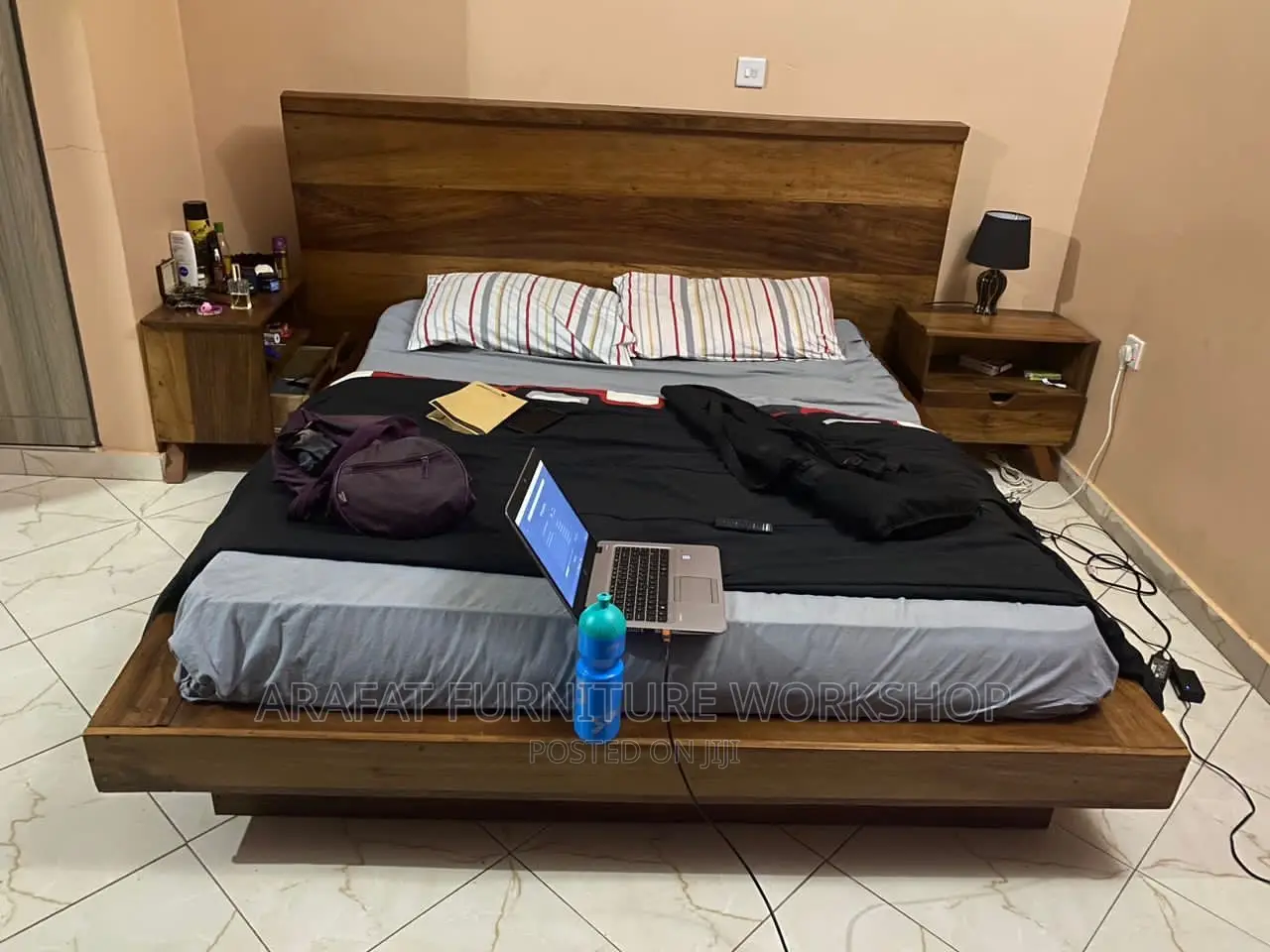 Floating Platform Mugavu Bed