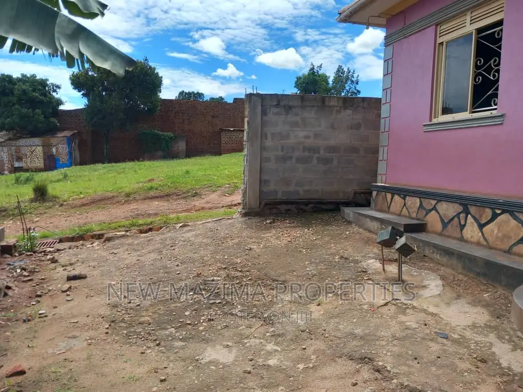 2bdrm Bungalow in Salaama Munyonyo, Central Division for sale