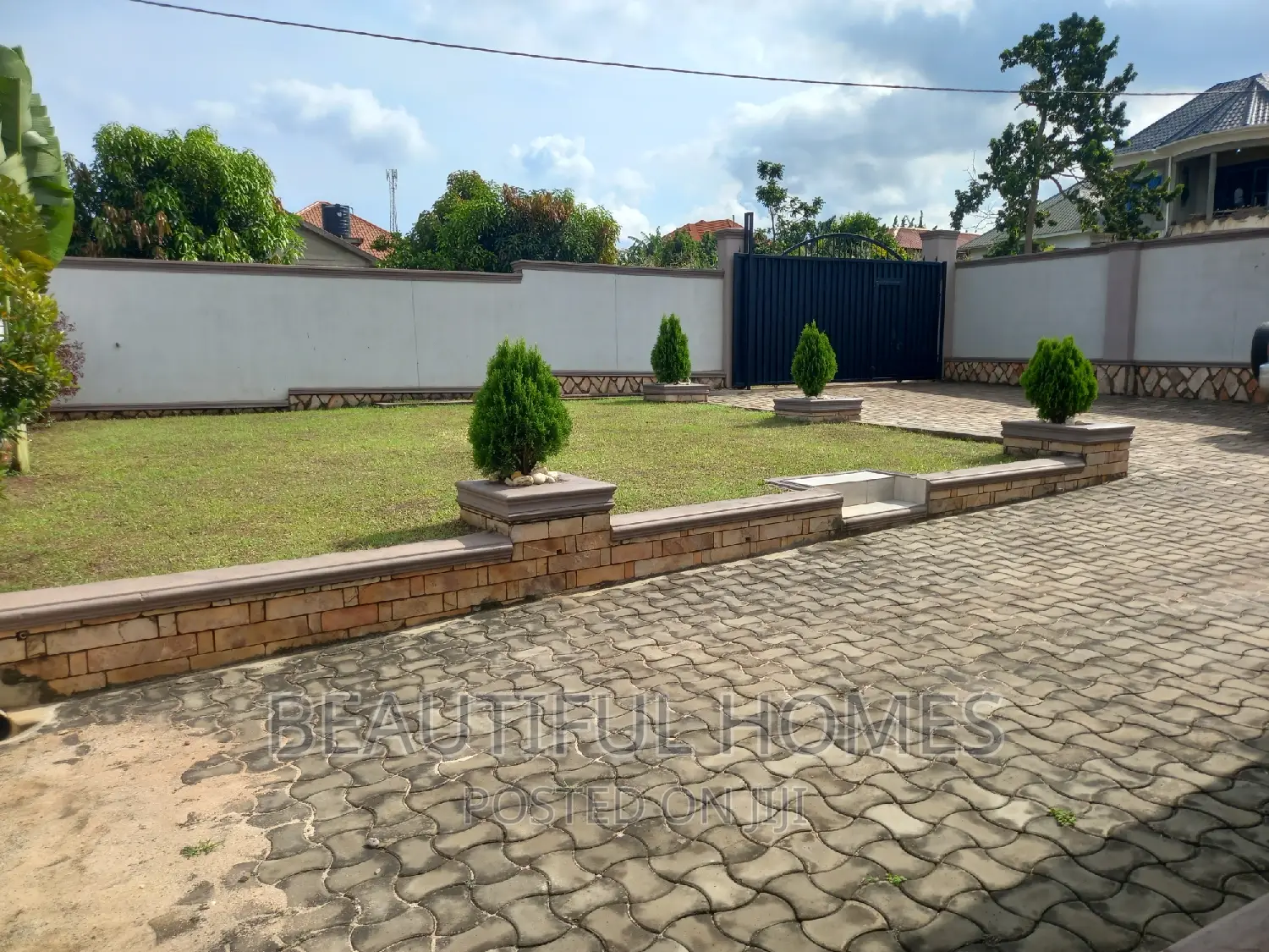 Furnished 4bdrm Bungalow in Kira for sale