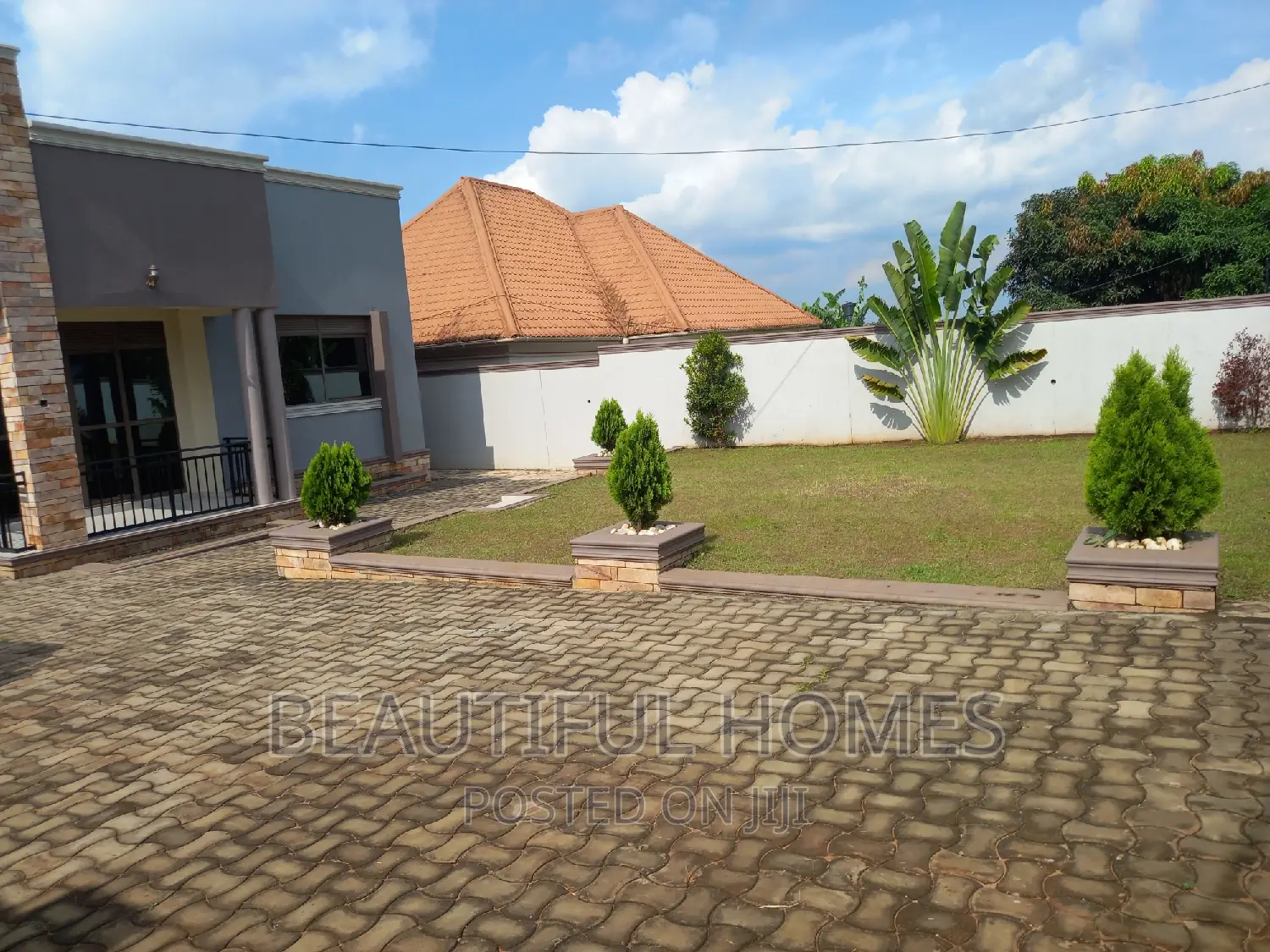 Furnished 4bdrm Bungalow in Kira for sale