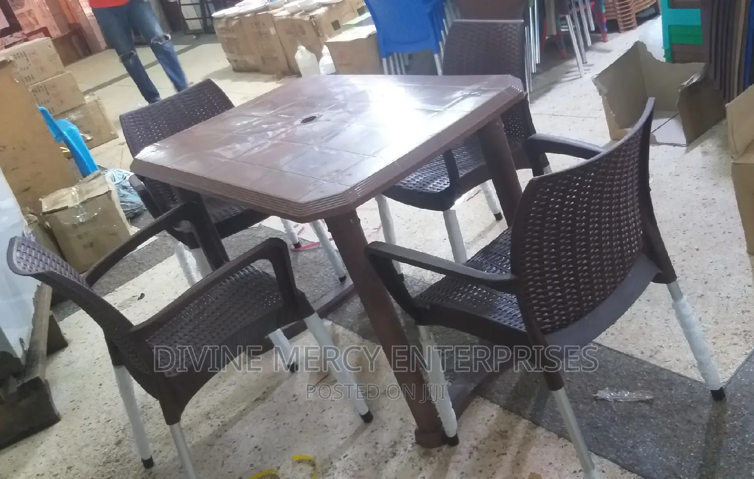 Rectangular Atable and 4 Chairs