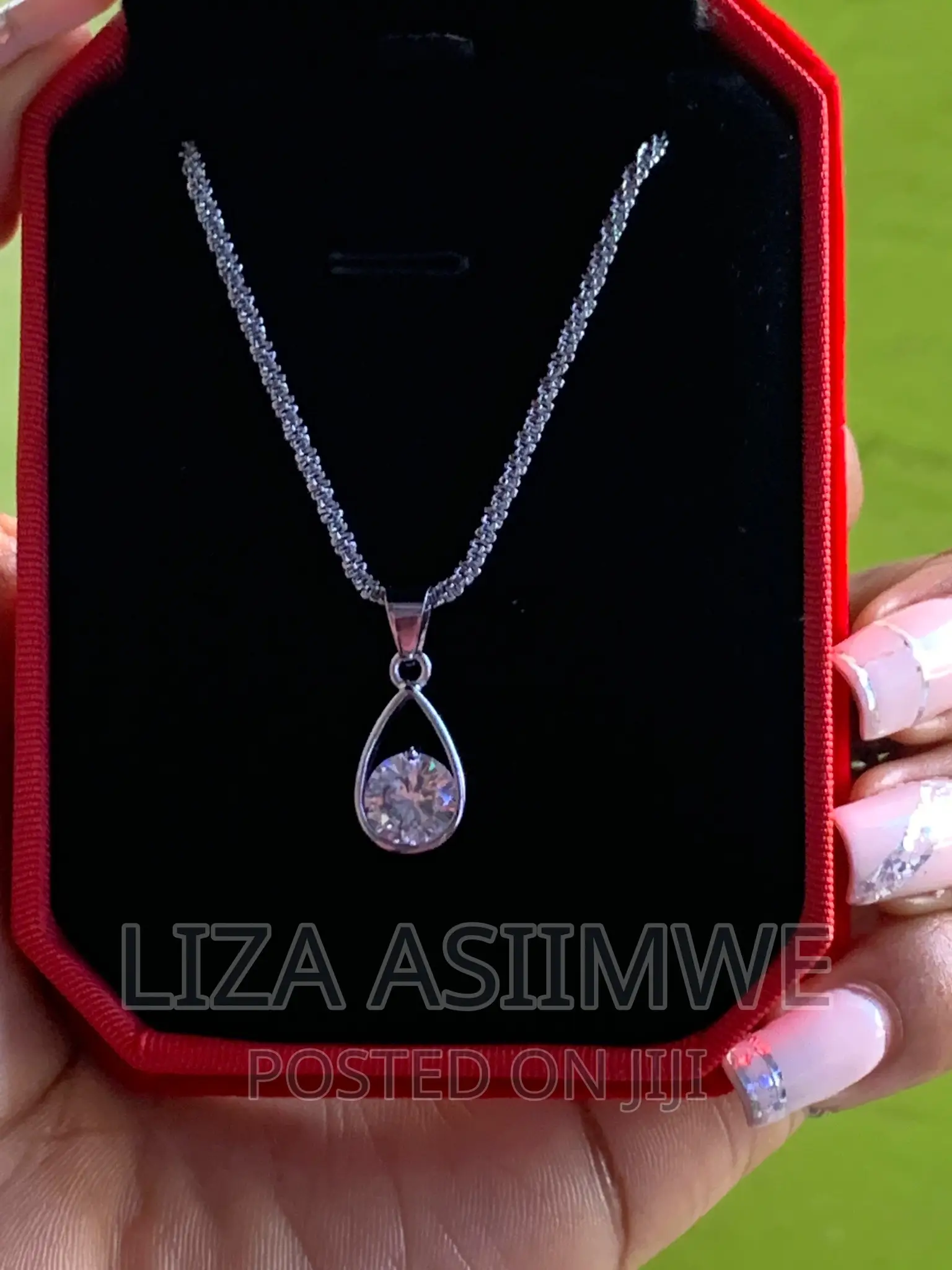 Simple Lady’S Necklaces Available