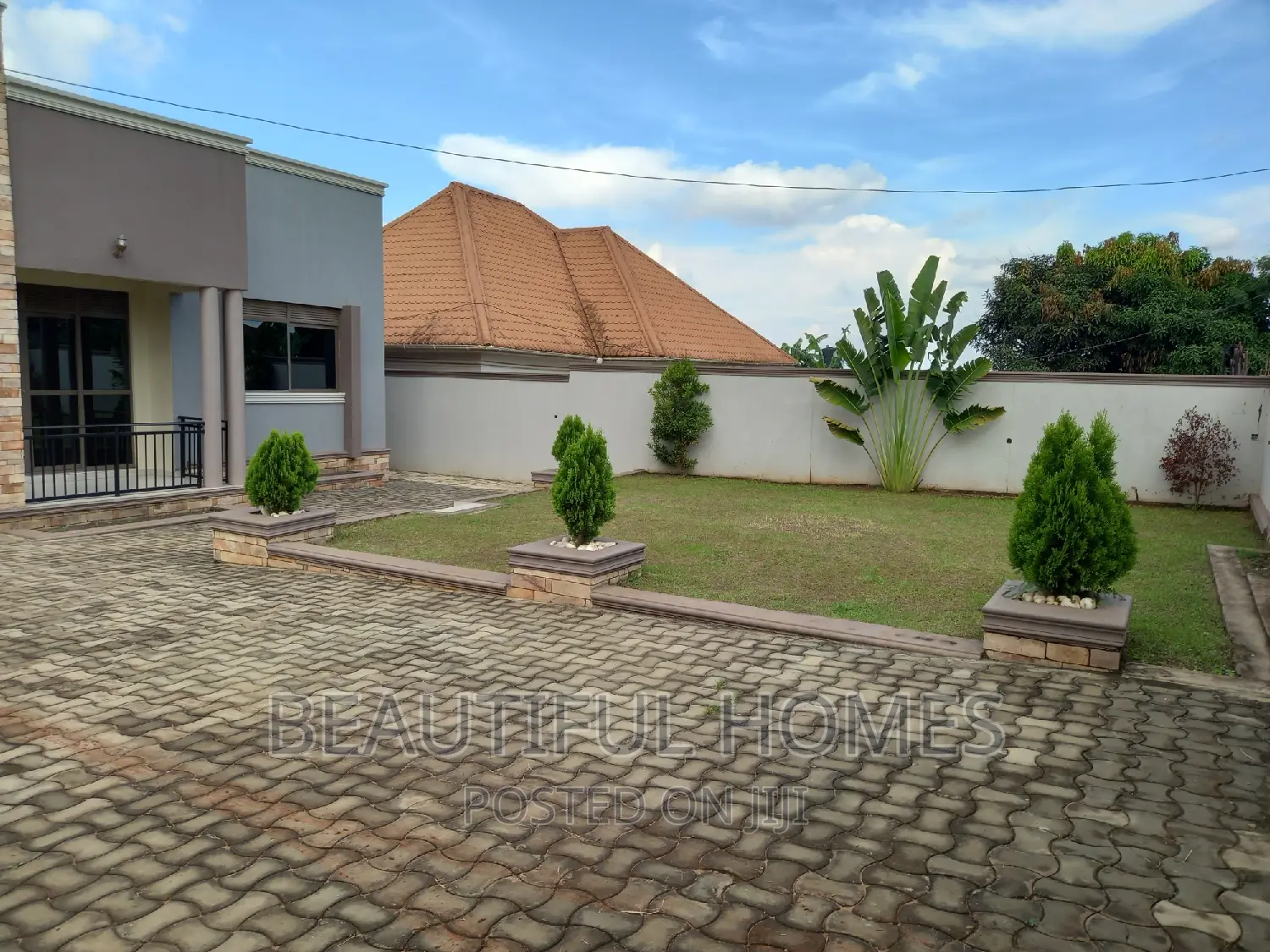 Furnished 4bdrm House in Kira for sale
