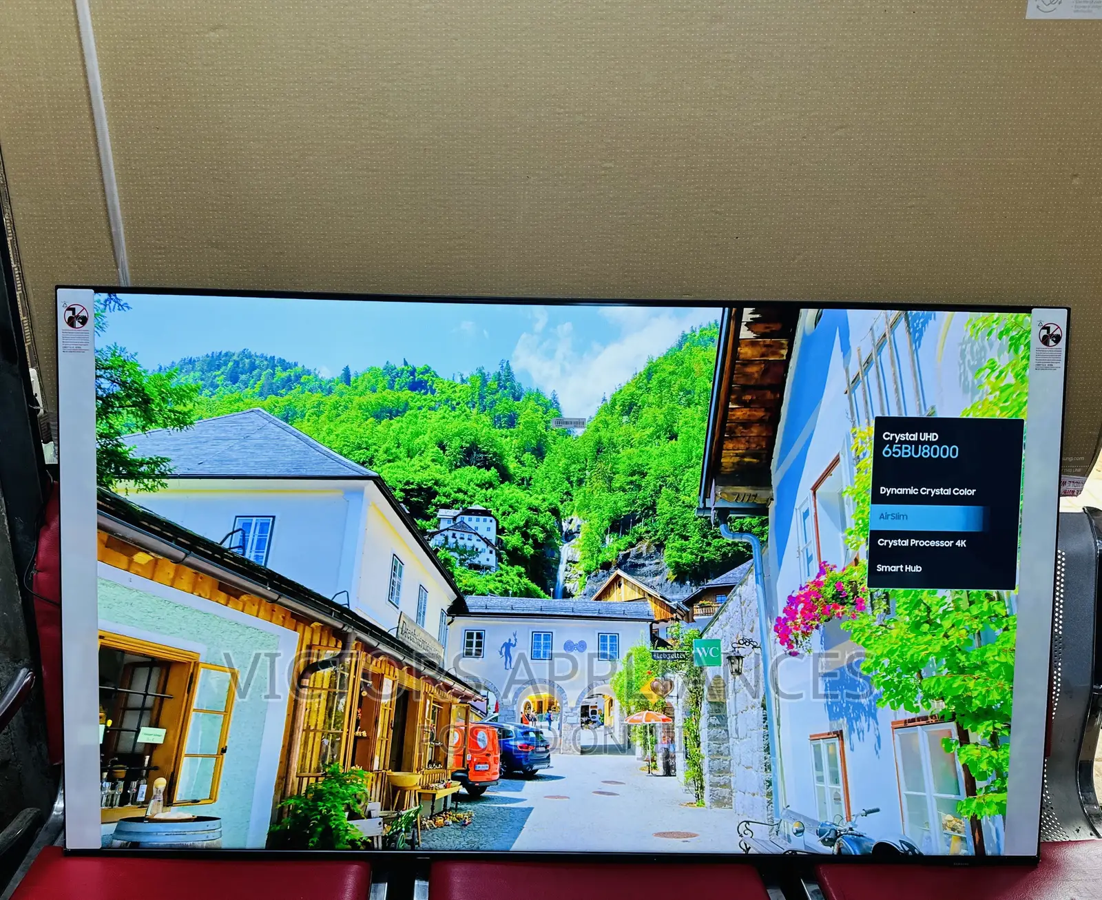 65” SAMSUNG UHD Smart Tv Powered by TIZEN