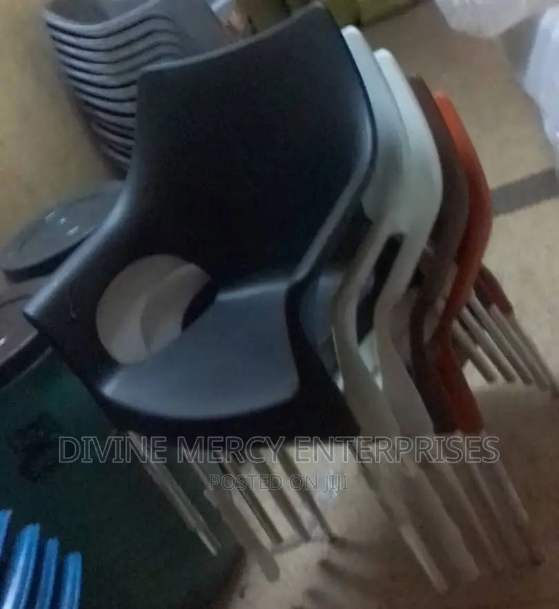 Armed Steel Leg Chair