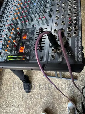 Behringer Live Mixer 24 Channels