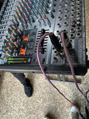 Behringer Live Mixer 24 Channels