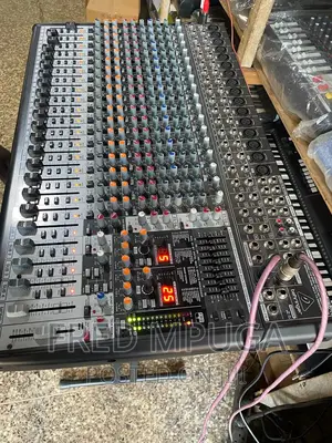 Behringer Live Mixer 24 Channels