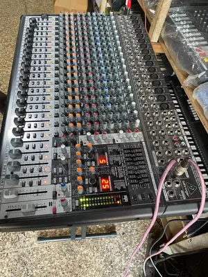 Behringer Live Mixer 24 Channels
