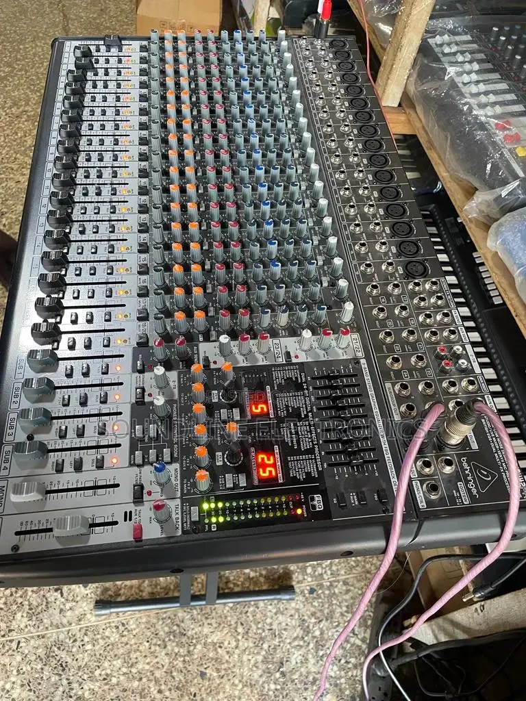 Behringer Live Mixer 24 Channels