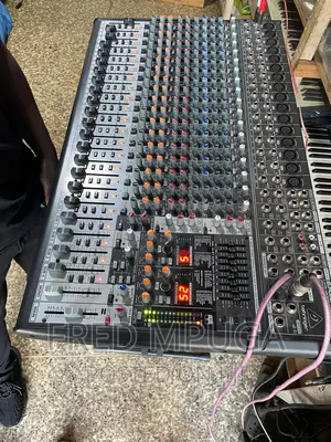 Behringer Live Mixer 24 Channels
