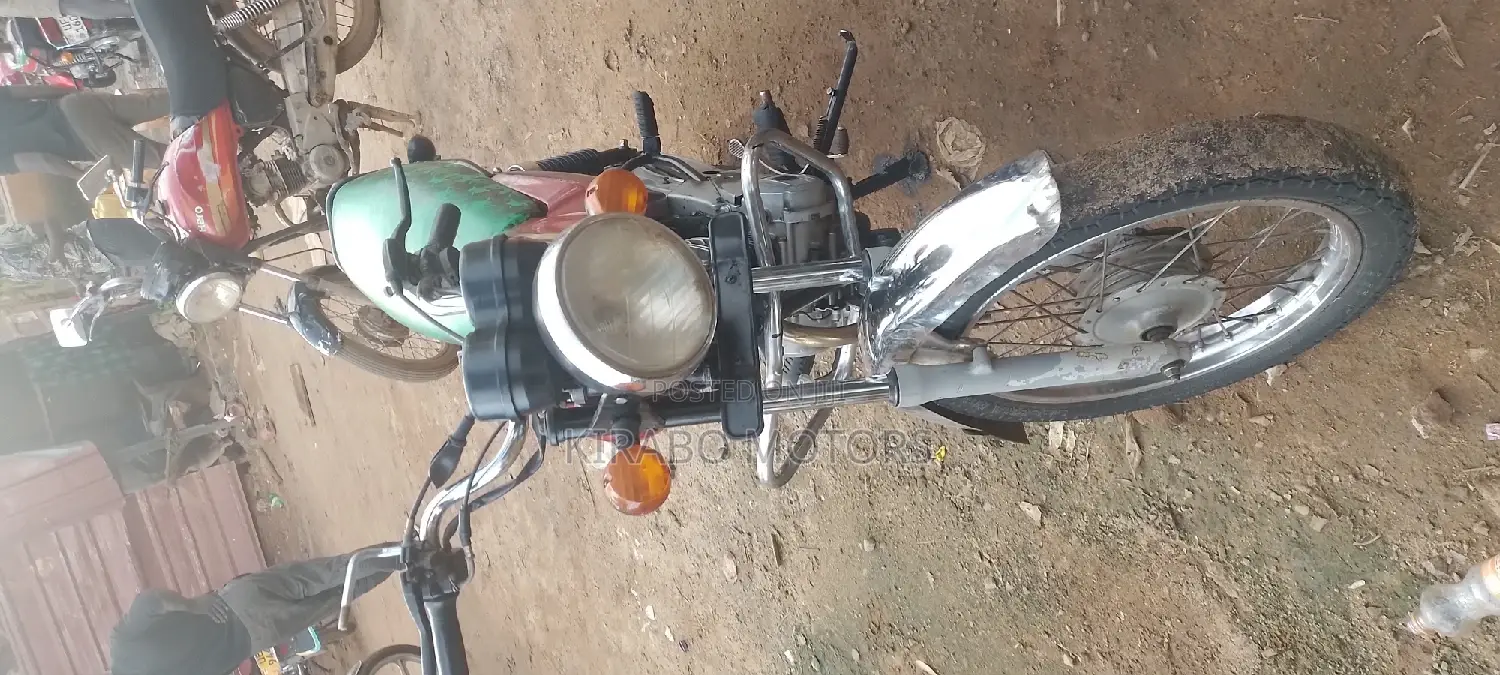 Bajaj Boxer 100 2019 Red