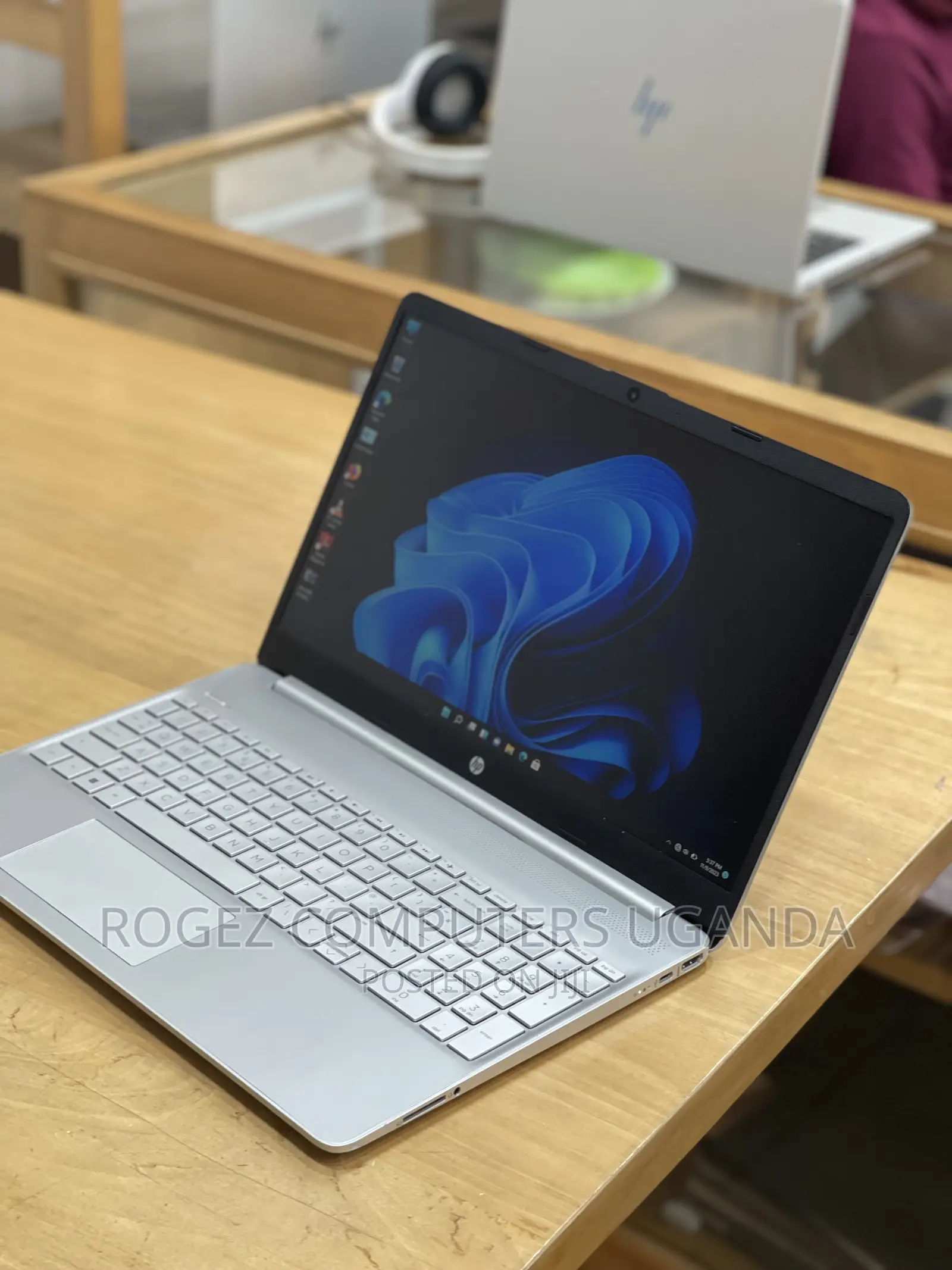 New Laptop HP 250 G1 8GB Intel Core I7 SSD 256GB