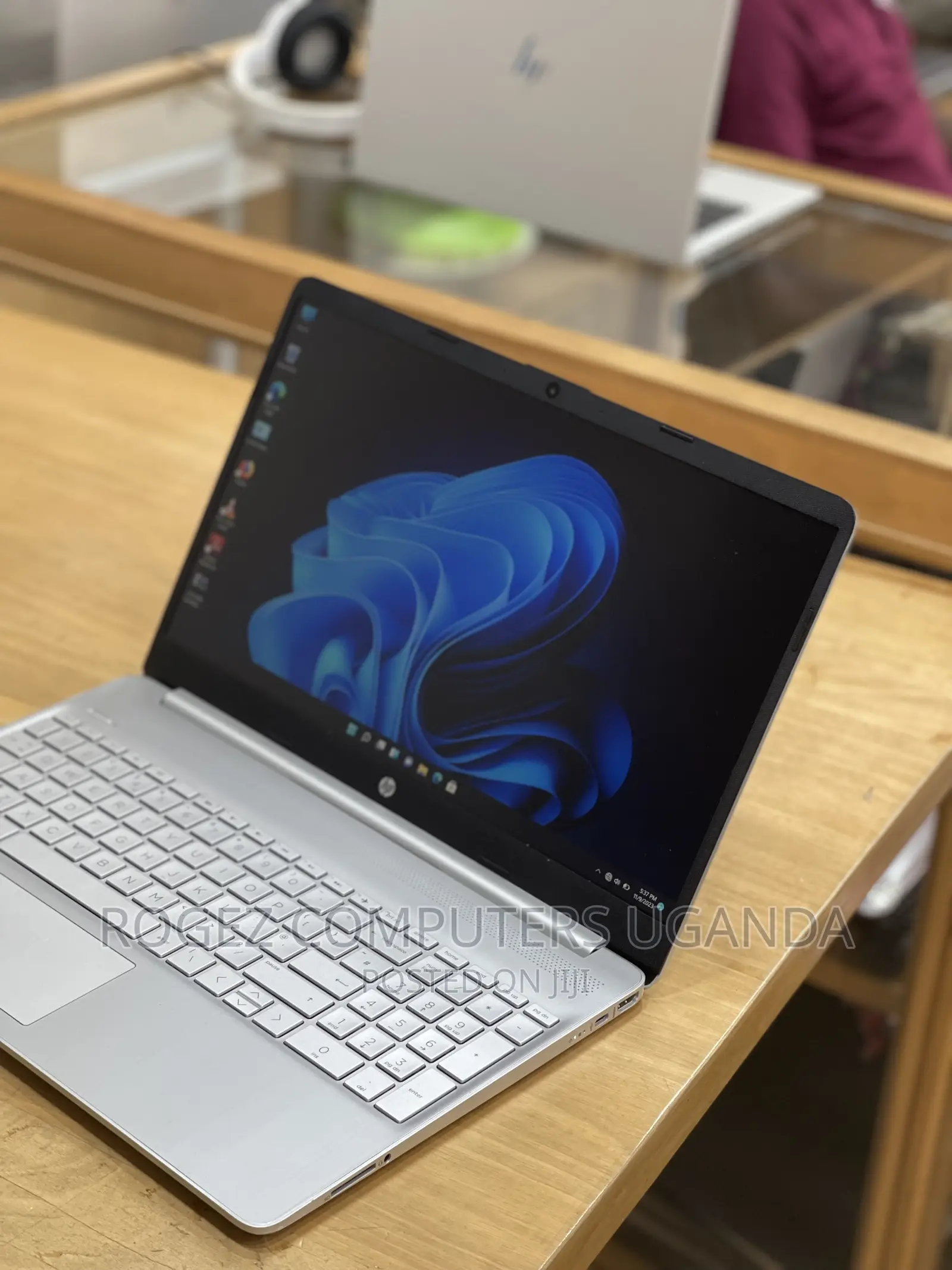 New Laptop HP 250 G1 8GB Intel Core I7 SSD 256GB