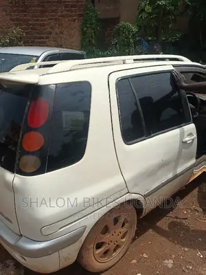 Toyota Raum 2006 White