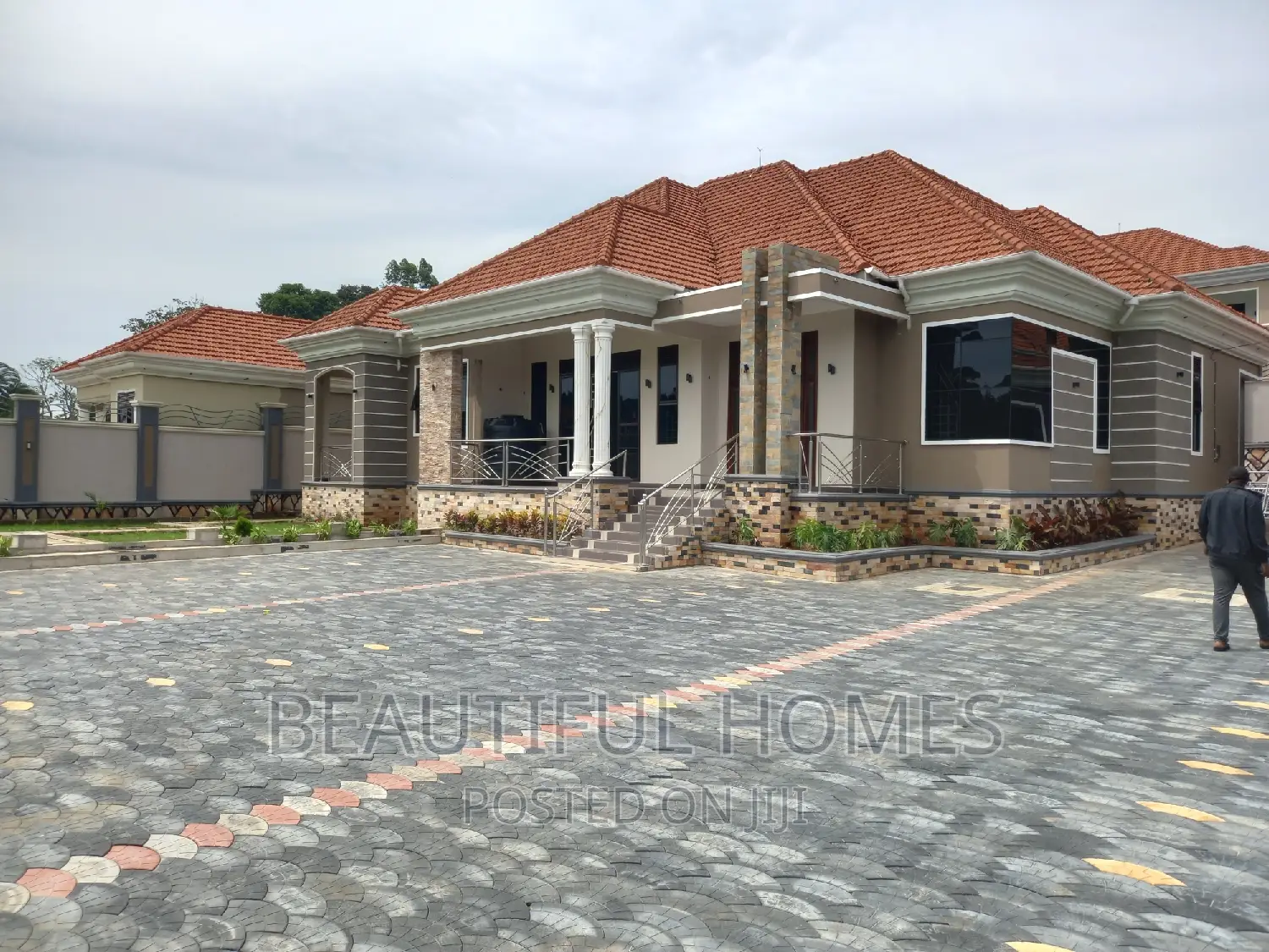 Furnished 4bdrm Bungalow in Kira Mamerito for sale
