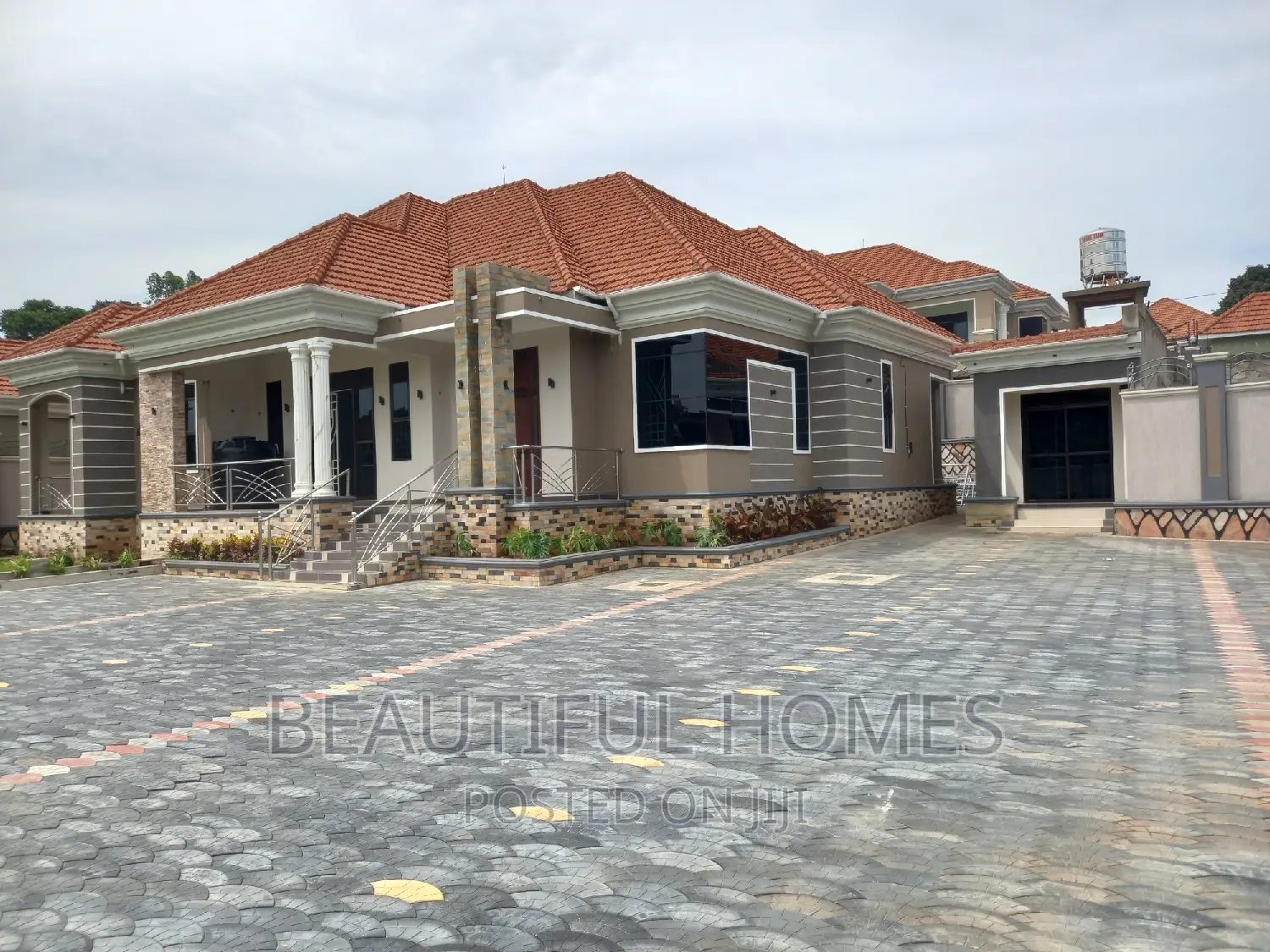 Furnished 5bdrm Mansion in Kira for sale