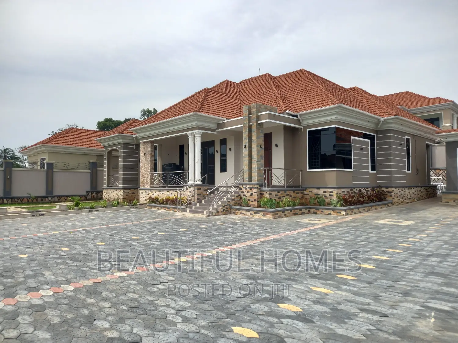 Furnished 5bdrm Mansion in Kira for sale