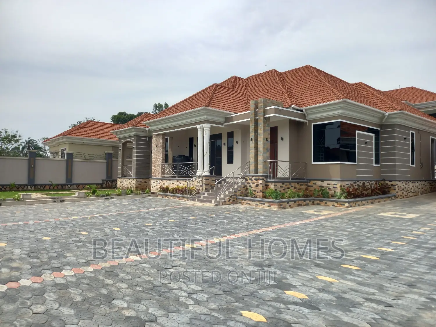 Furnished 5bdrm Mansion in Kira for sale