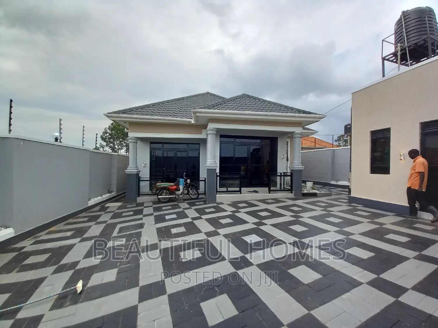Furnished 3bdrm House in Kira for sale