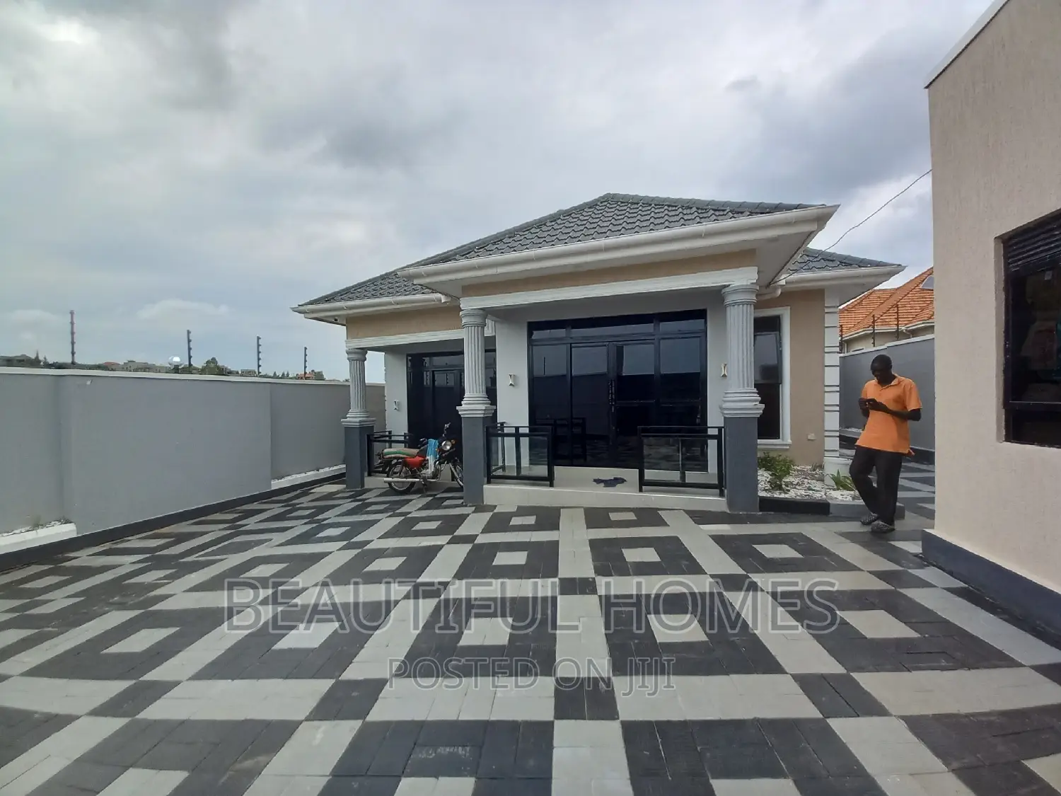 Furnished 3bdrm Bungalow in Kira for sale