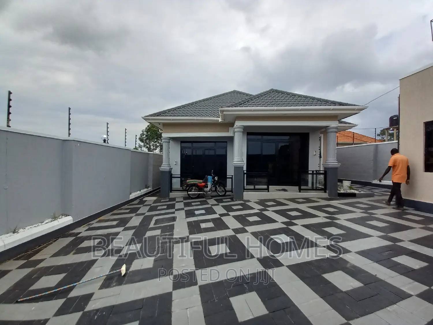 Furnished 3bdrm Bungalow in Kira for sale
