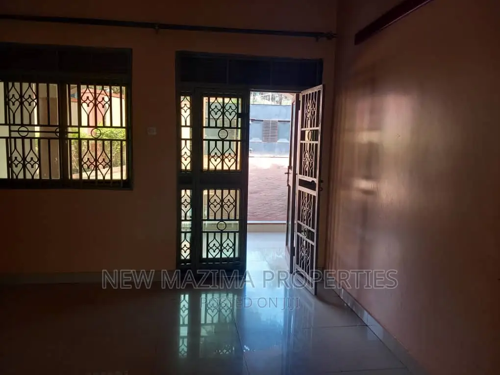 3bdrm Bedsitter in Buziga, Central Division for rent