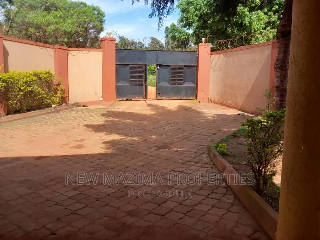 3bdrm Bedsitter in Buziga, Central Division for rent