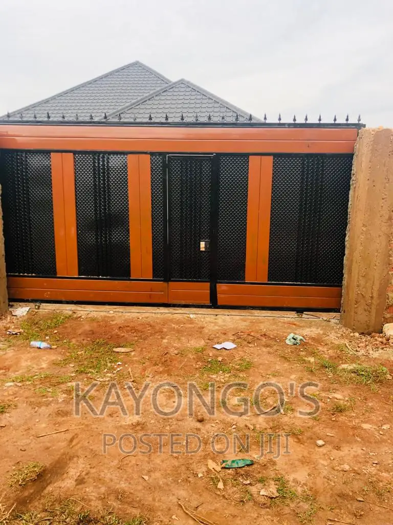 Mahogany Sliding Gate