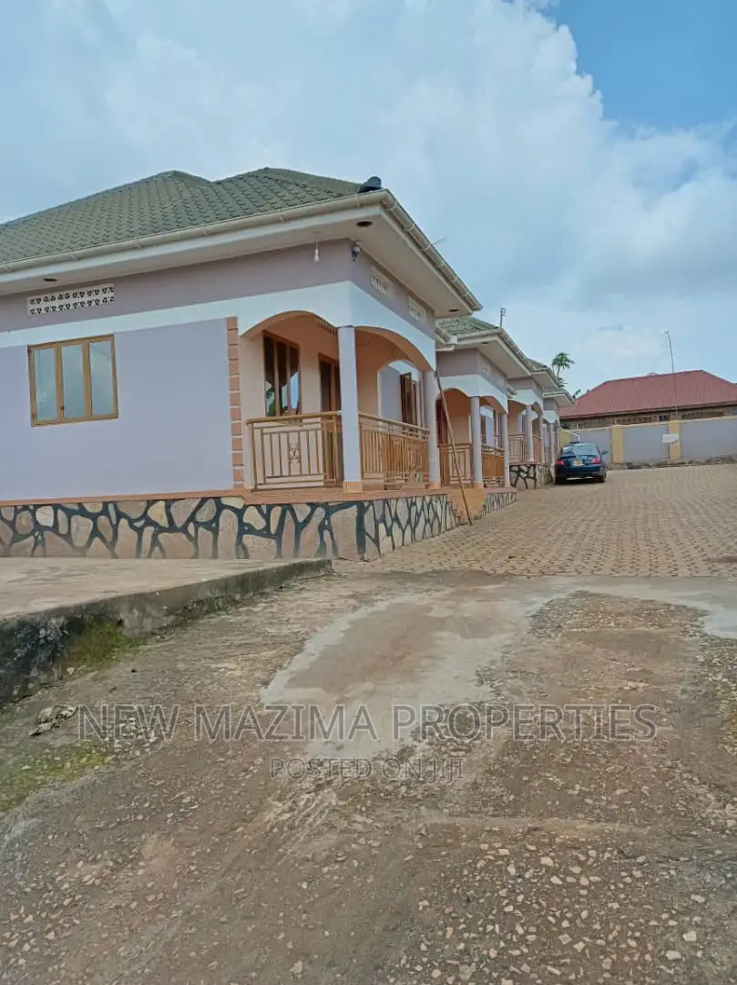 8bdrm House in Garuga Ntebe Rd, Central Division for sale