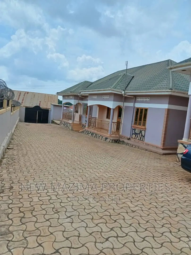 8bdrm House in Garuga Ntebe Rd, Central Division for sale
