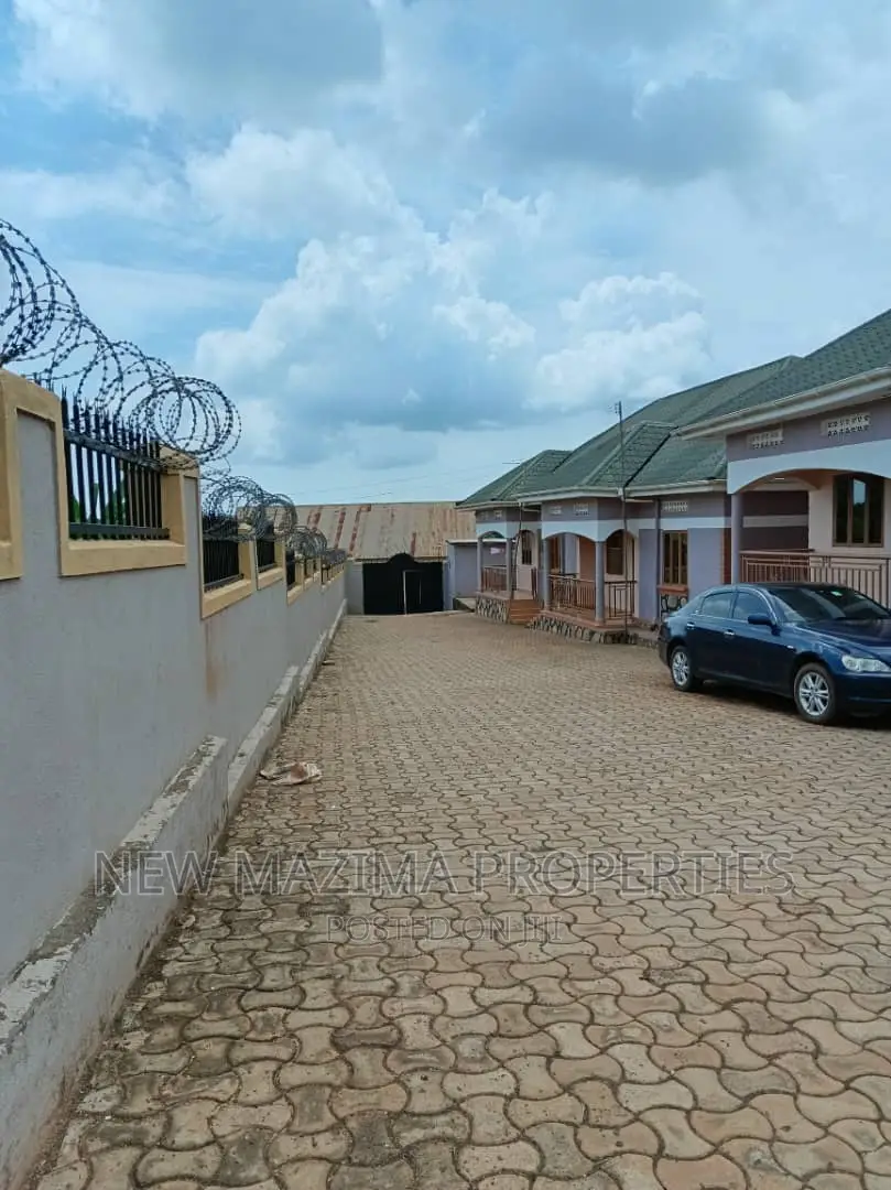 8bdrm House in Garuga Ntebe Rd, Central Division for sale